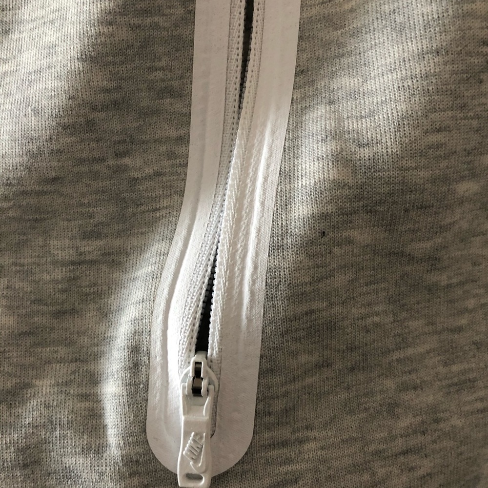 Nike Tech Fleece - Picture 2 of 7